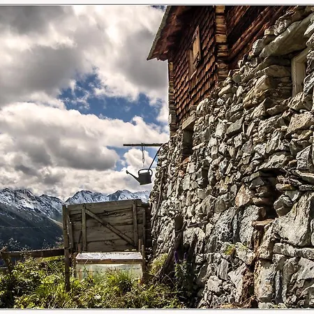 Guest house Haus Veidlis, Familie Obkircher *