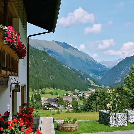 Guest house Haus Veidlis, Familie Obkircher