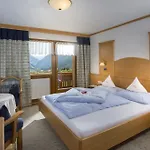 Gasthuis Haus Veidlis, Familie Obkircher 4*
