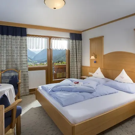 Gæstehus Haus Veidlis, Familie Obkircher 4*