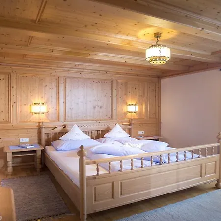 Gæstehus Haus Veidlis, Familie Obkircher 4*